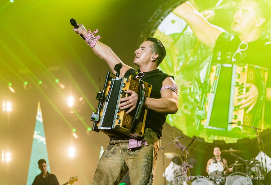 ABD0220_20181129 - INNSBRUCK - ÖSTERREICH: Andreas Gabalier am Donnerstag, 29. November 2018, anlässlich des Tourauftakts von Andreas Gabalier in der Olympiahalle in Innsbruck. - FOTO: APA/EXPA/STEFAN ...