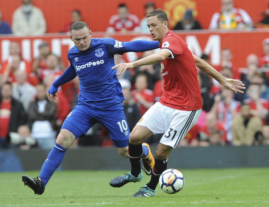Everton&#039;s Wayne Rooney, left, and Manchester United&#039;s Nemanja Matic battle for the ball during the English Premier League soccer match between Manchester United and Everton at Old Trafford i ...
