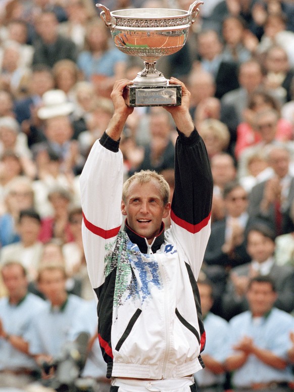 FILE - In this June 11, 1995, file photo, Austria&#039;s Thomas Muster raises the trophy after wining the men&#039;s final of the French Open tennis tournament, against Michael Chang, at Roland-Garros ...