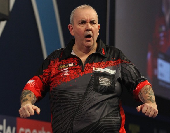 epa06410757 Englishman Phil Taylor during the PDC World darts Semi-Final match against Welshman Jamie Lewis and at the Alexander Palace in North London, Britain, 30 December 2017. EPA/SEAN DEMPSEY
