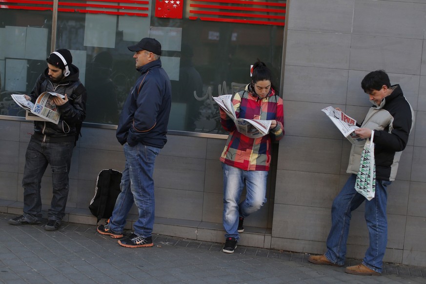 People queue to enter an unemployment registry office in Madrid, Spain, Tuesday, March 4, 2014. Official figures show the number of Spanish people registered as unemployed fell in the month of Februar ...