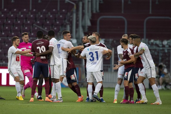 Luzern&#039;s players (white) and Servette&#039;s players react, during the Super League soccer match of Swiss Championship between Servette FC and Luzern, at the Stade de Geneve stadium, in Geneva, S ...