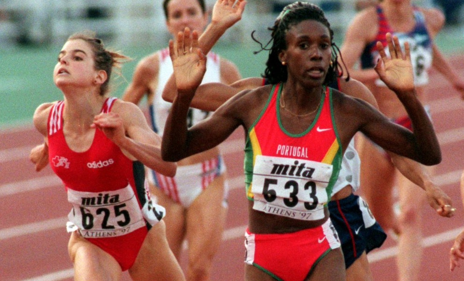 Carla Sacramento of Portugal crosses the finish line to win the gold medal in the final of the Women&#039;s 1500 meters at the World Track and Field Championships in Athens Tuesday August 5, 1997. At  ...
