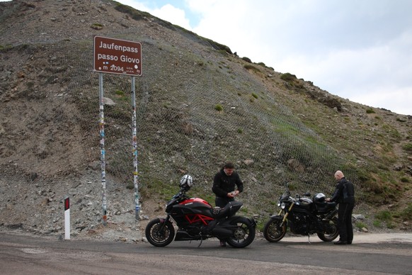 Auf dem Jaufenpass: Wenn die Töfffahrer auch Anhalter mitnehmen könnten, wäre es für mich auf dem Jaufenpass deutlich einfacher gewesen.