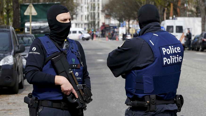 Razzia der belgischen Polizei in Etterbeek bei Brüssel.