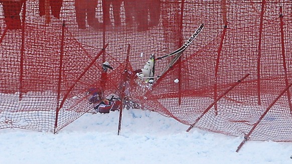 Svindal zappelt nach seinem Sturz im Fangnetz.