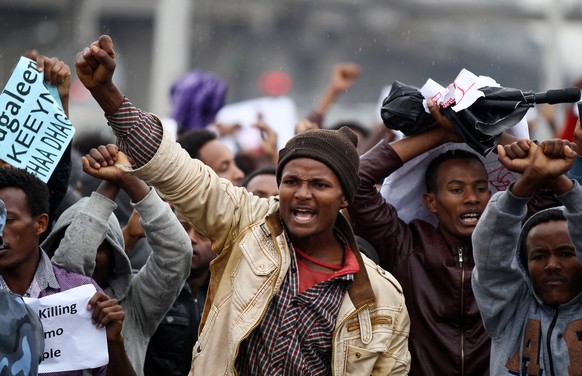 Protesters chant slogans during a demonstration over what they say is unfair distribution of wealth in the country at Meskel Square in Ethiopia&#039;s capital Addis Ababa, August 6, 2016. REUTERS/Tiks ...