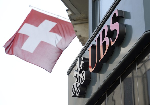 epa08146950 (FILE) - A file image dated 24 April 2014 of a Swiss flag and the logo of UBS bank in Zurich, Switzerland (reissued 21 January 2020). UBS is to release their 4th quarter 2019 results on 21 ...