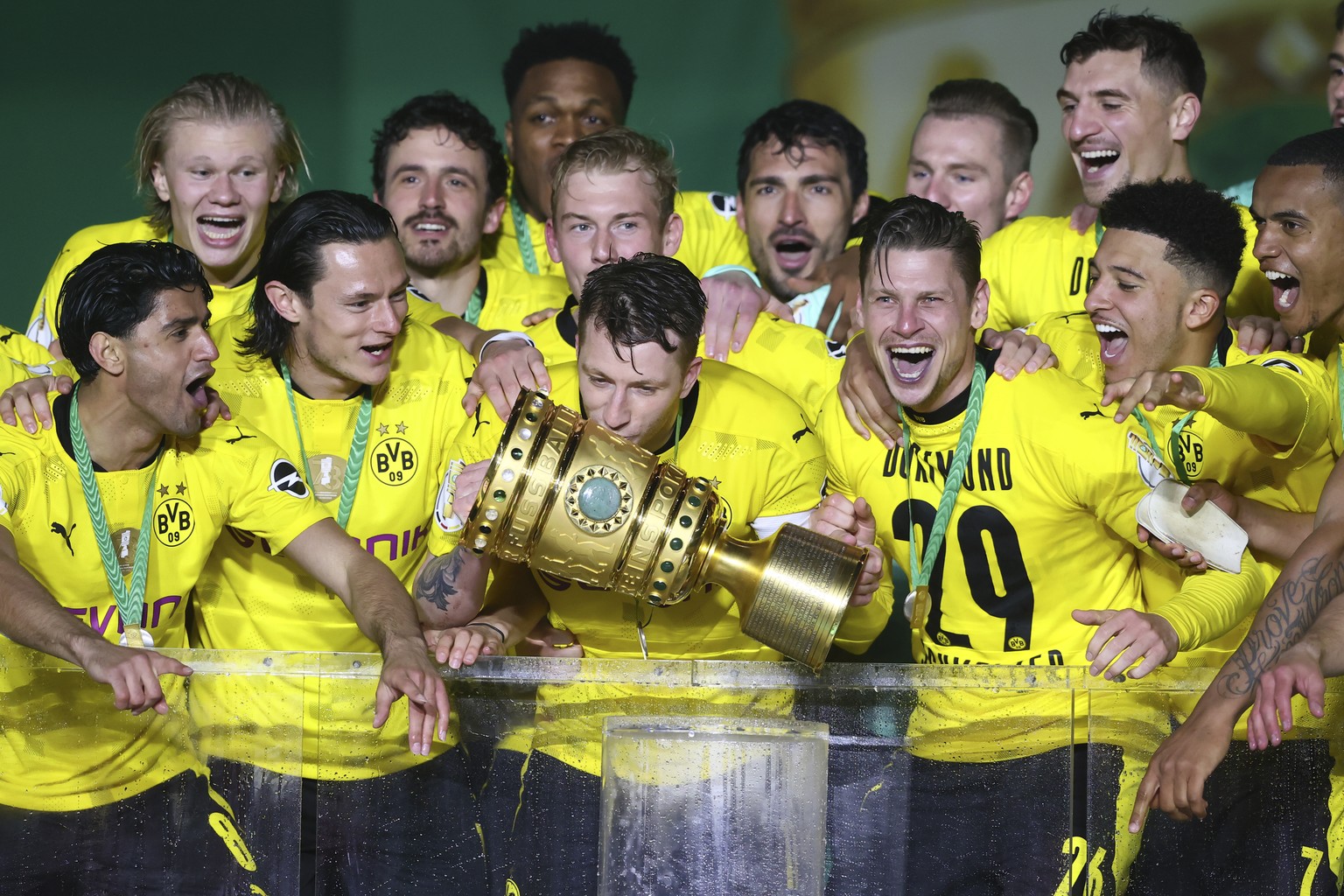 Dortmund&#039;s Marco Reus, center, celebrates with teammates after the German soccer cup (DFB Pokal) final match between RB Leipzig and Borussia Dortmund in Berlin, Germany, Thursday, May 13, 2021. D ...