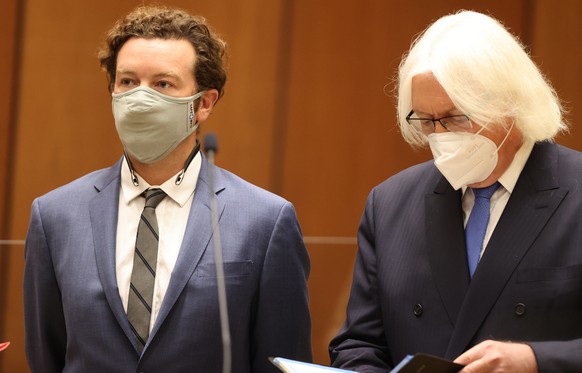 epa08679825 Actor Danny Masterson (L) stands with his lawyer Thomas Mesereau as he is arraigned on three rape charges in separate incidents between 2001 and 2003, at Los Angeles Superior Court, in Los ...