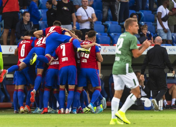epa07748919 Basel players celebrate their 1-0 lead during the UEFA Champions League second qualifying round, second leg soccer match between FC Basel and PSV Eindhoven in the St. Jakob-Park stadium in ...