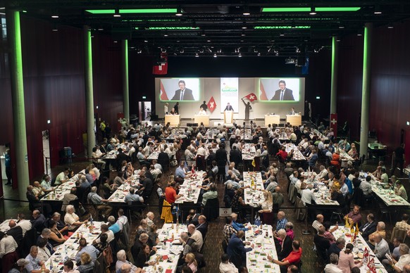 Parteipraesident Albert Roesti spricht an der Delegiertenversammlung der SVP Schweiz am Samtag, 22. August 2020 in Brugg Windisch. (KEYSTONE/Ennio Leanza)