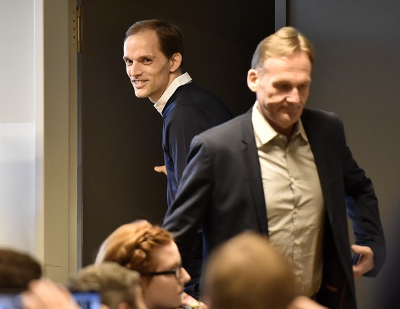 Borussia Dortmund&#039;s new head coach Thomas Tuchel, left, arrives for his first press conference behind CEO Hans-Joachim Watzke, right, at the stadium in Dortmund, Germany, Wednesday, June 3, 2015. ...