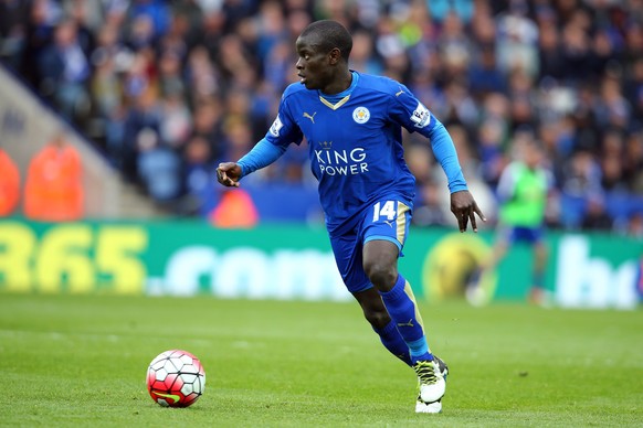 epa05275649 Leicester City&#039;s Ngolo Kante in action during the English Premier League soccer match between Leicester City and Swansea City at The King Power Stadium in Leicester, Britain, 24 April ...