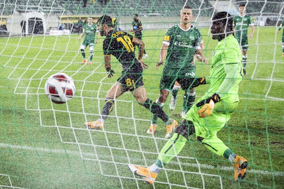 AEK�s Nelson Oliveira, left, scorews to 1-0 against to St. Gallens goalkeeper Lawrence Ati Zigiduring the UEFA Europa League third qualifying round match between FC St. Gallen and AEK Athen, on Thursd ...