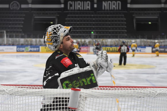 Lugano?&#039;s goalkeeper Niklas Schlegel during the match of National League A (NLA) Swiss Championship between HC Lugano and HC Davos at the ice stadium Corner Arena in Lugano, on Sunday, 10 January ...