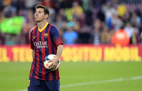 Trotz seines Reichtums: glücklich scheint Lionel Messi vor allem dann zu sein, wenn er einen Ball in der Nähe hat.