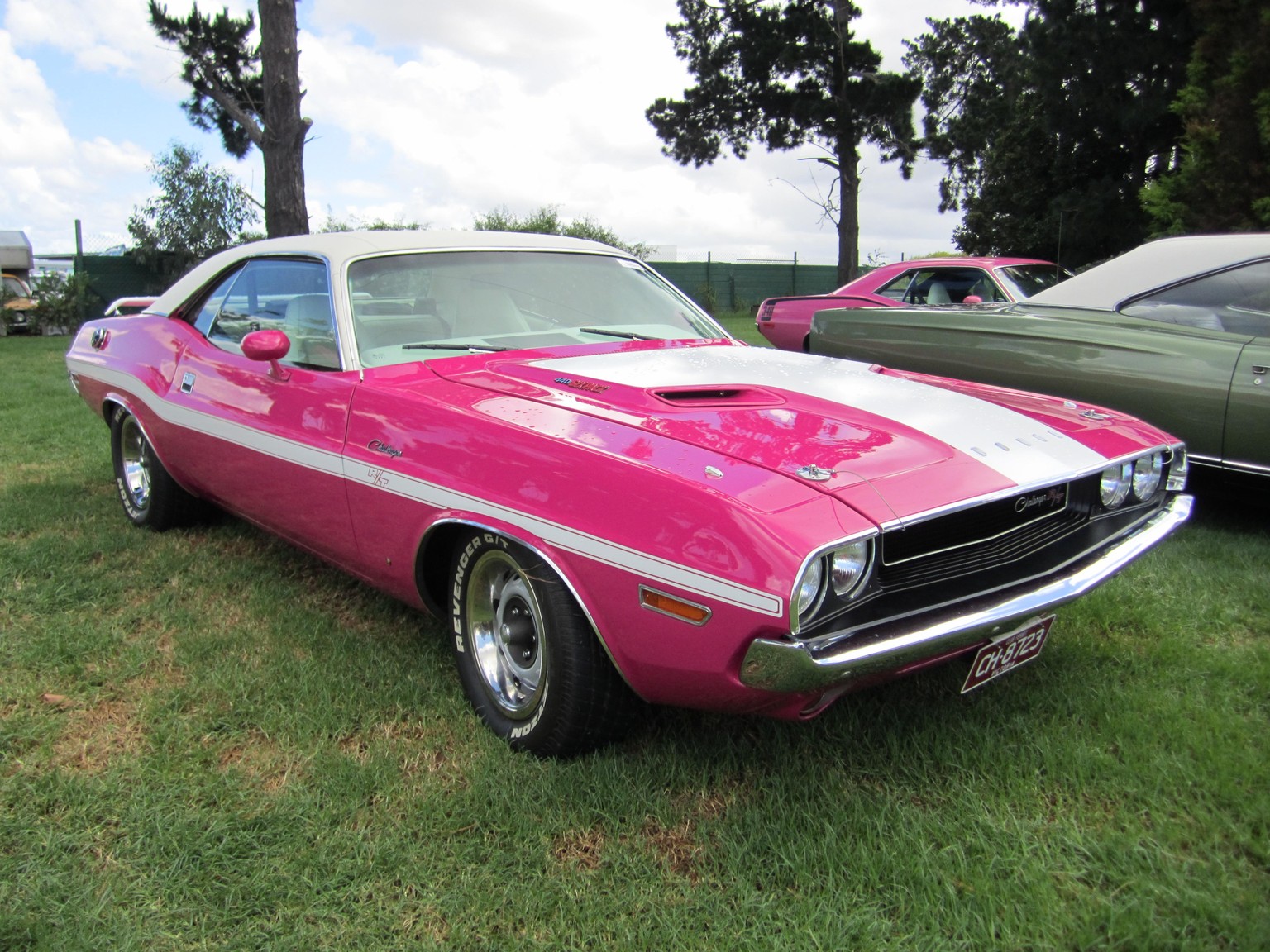 Panther Pink autofarbe Dodge Charger 1970 muscle car auto design https://commons.wikimedia.org/wiki/File:1970_Dodge_Challenger_RT_440_(2).jpg