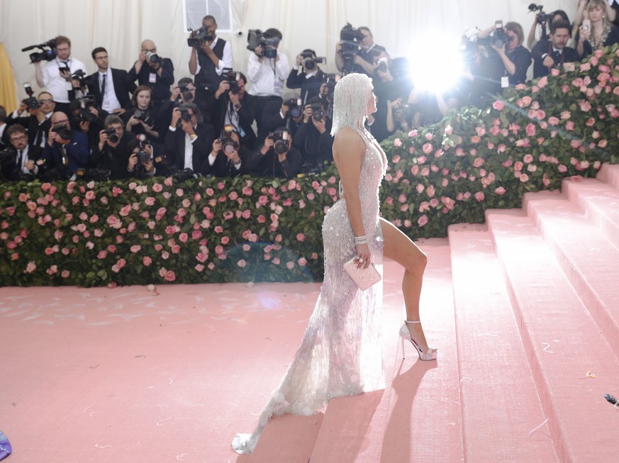 epa07552399 Jennifer Lopez arrives on the red carpet for the 2019 Met Gala, the annual benefit for the Metropolitan Museum of Art&#039;s Costume Institute, in New York, New York, USA, 06 May 2019. The ...