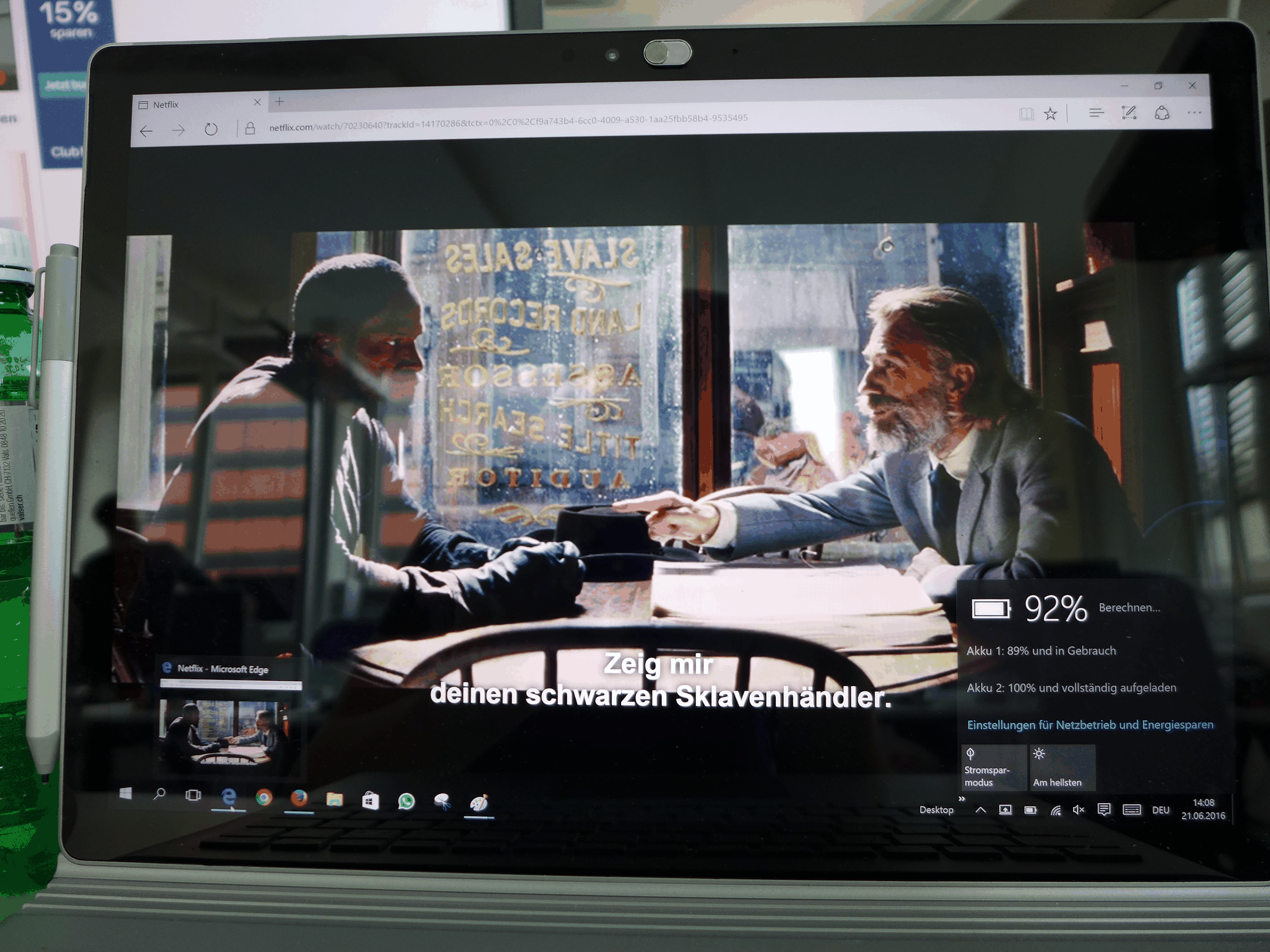 Edge hat nach 60 Minuten Film-Streaming 8% Akku verbraucht. Mit Microsofts Edge könnte man etwa 12 Stunden und 30 Minuten Netflix streamen.&nbsp;Hinweis: Netflix verhindert wohl aus Urheberrechtsgründ ...