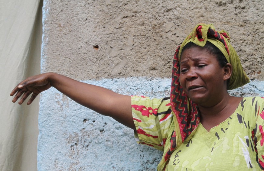 Eine Frau trauert um ihren Sohn: Er kam in einem Kugelhagel in der Nachbarschaft der Hauptstadt Bujumbura ums Leben.&nbsp;
