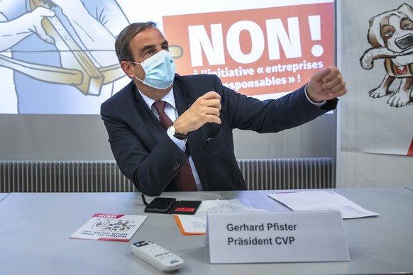 Gerhard Pfister, Parteipraesident CVP, kurz vor Beginn einer Medienkonferenz eines ueberparteilichen Komitees gegen die Konzernverantwortungsinitiative, am Mittwoch, 30. September 2020, in Bern. (KEYS ...