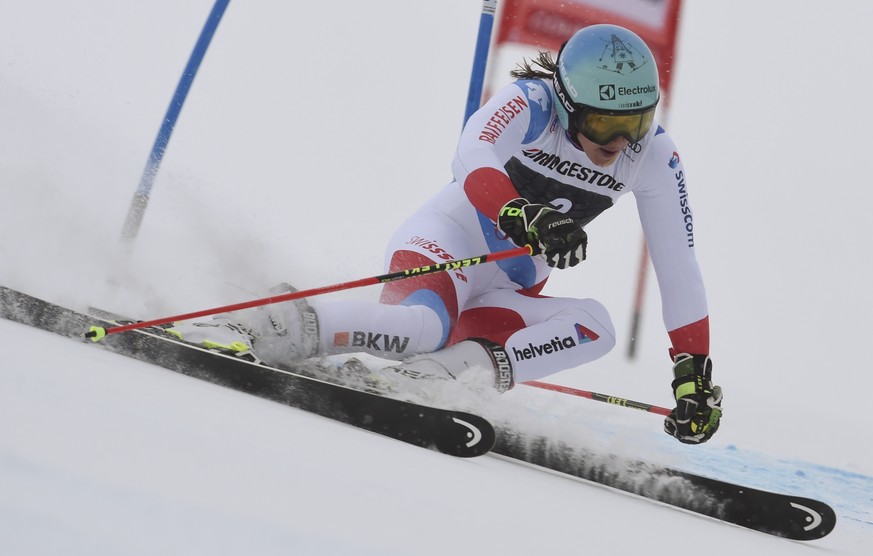 Switzerland&#039;s Wendy Holdener speeds down the course during a ski World Cup women&#039;s Giant Slalom race, in Courchevel, France, Friday, Dec. 21, 2018. (AP Photo/Marco Tacca)