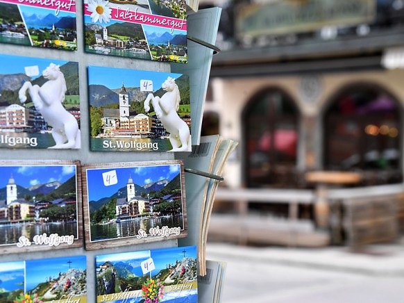 Postkarten im ober�sterreichischen Touristenort St. Wolfgang. Foto: Barbara Gindl/apa/dpa