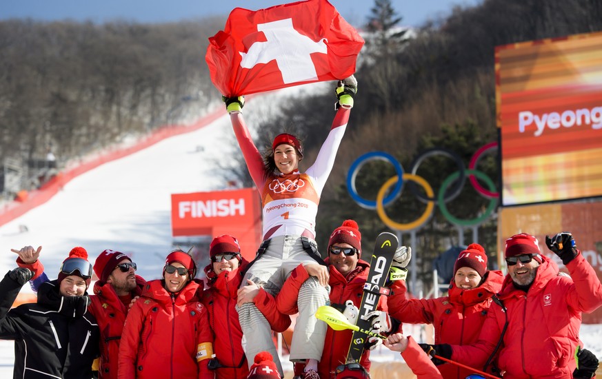 Silver medal, Wendy Holdener of Switzerland, celebrates with team members of Switzerland after the victory ceremony during the second run of the women Alpine Skiing slalom race in the Yongpyong Alpine ...