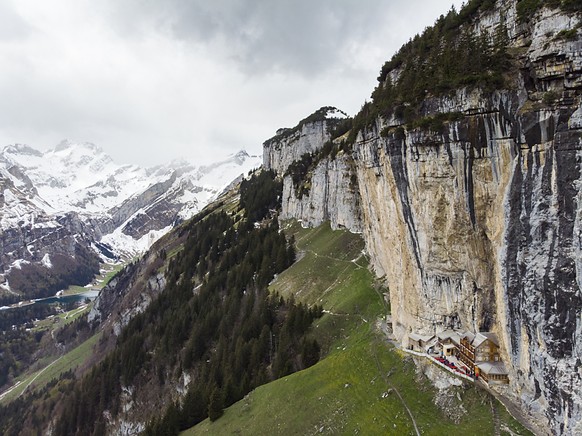 Auf der Wanderung vom Aescher in Richtung Chobel im Kanton Appenzell-Innerrhoden ist am Samstagnachmittag ein Wanderer zu Tode gestürzt.