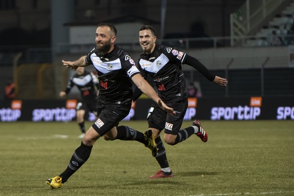 Lugano&#039;s player Maric Mijat and Lugano&#039;s player Alexander Gerndt, from left, celebrate the 1-0 goal, during the Super League soccer match between FC Lugano and FC Neuchatel Xamax, at the Cor ...