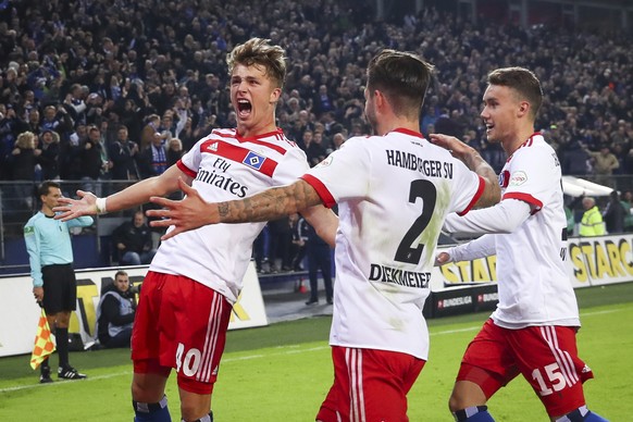 Hamburg&#039;s Jann-Fiete Arp, left, celebrates a goal with teammates Dennis Diekmeier, center, and Gian-Luca Waldschmidt, right, during the German Bundesliga soccer match between Hamburger SV and VfB ...