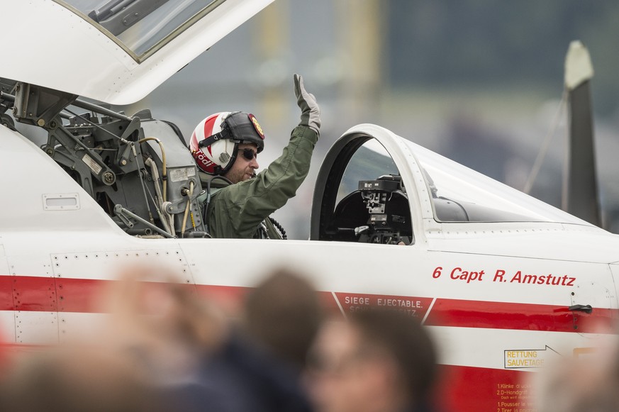 F5-Pilot der Patrouille Suisse in Payerne, 2014 – der Bund will erneut über den Ersatz der Flotte reden.