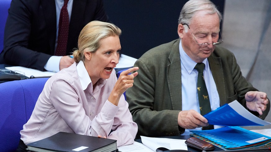 epa06741367 The co-chairpersons of the right-wing populist &#039;Alternative for Germany&#039; (AfD) party&#039;s parliamentary group, Alexander Garland (R) and Alice Weidel (L) react to a speech duri ...