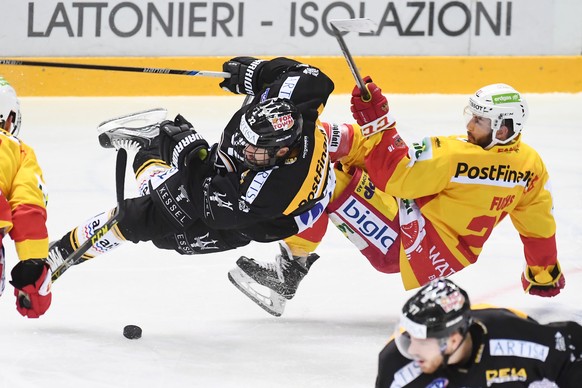 Lugano’s player Sebastien Reuille, left, fights for the puck with Bienne&#039;s player Jason Fuchs, right, during the preliminary round game of National League Swiss Championship 2017/18 between HC Lu ...