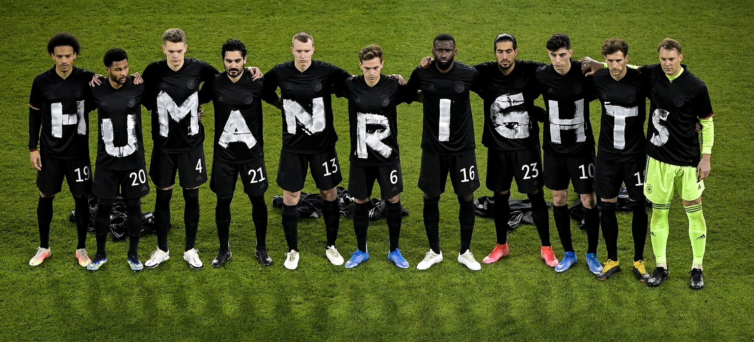 epa09097407 Germany?s starting eleven wear jerseys reading &quot;Human Rights&quot; as they line up prior to the FIFA World Cup 2022 qualifying soccer match between Germany and Iceland in Duisburg, Ge ...