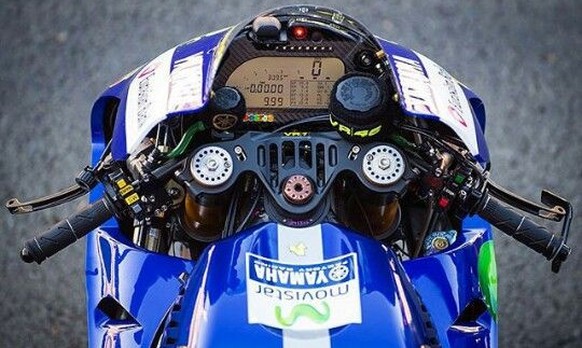 Der Blick ins Cockpit von Valentino Rossi.
