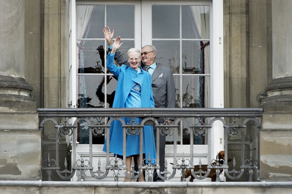 Denmark&#039;s Queen Margrethe and Prince Henrik wave from the balcony during Queen Margrethe&#039;s 76th birthday celebration at Amalienborg Palace in Copenhagen April 16, 2016. REUTERS/Marie Hald/Sc ...