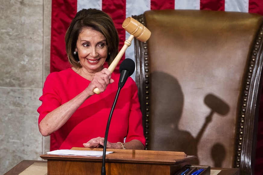 epa07881468 Democratic Speaker of the House Nancy Pelosi accepts the gavel to once again reclaim the speakership in the US Capitol in Washington, DC, USA, 03 January 2019. EPA/JIM LO SCALZO