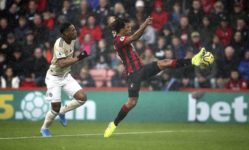 Manchester United&#039;s Anthony Martial, left, and Bournemouth&#039;s Nathan Ake battle for the ball during the English Premiership soccer match at The Vitality Stadium, Bournemouth, England, Saturda ...