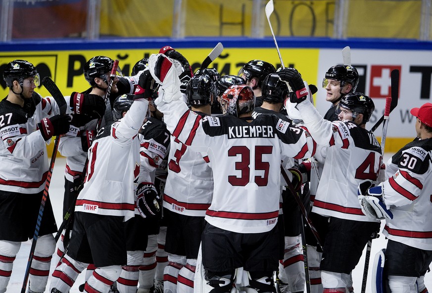epa06745240 Players of Canada celebrate winning the IIHF World Championship quarter final ice hockey match between Russia and Canada at Royal Arena in Copenhagen, Denmark, 17 May 2018. EPA/LISELOTTE S ...