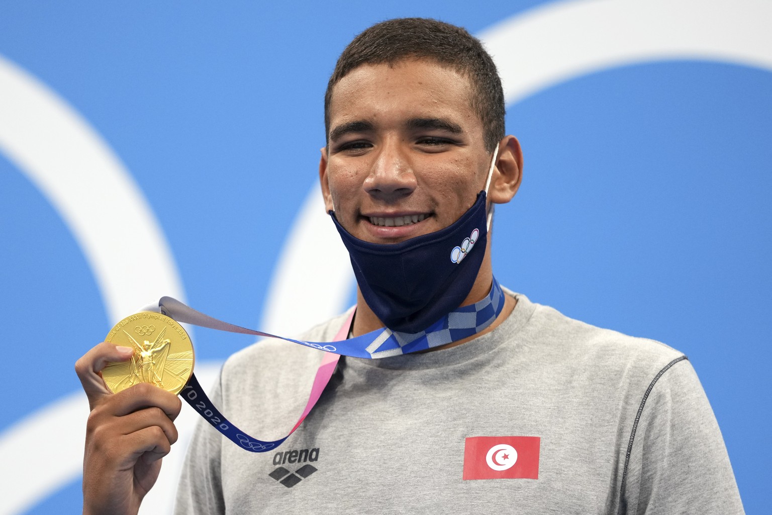 Ahmed Hafnaoui, of Tunisia, poses with his gold medal after winning final of the men&#039;s 400-meter freestyle at the 2020 Summer Olympics, Sunday, July 25, 2021, in Tokyo, Japan. (AP Photo/Matthias  ...