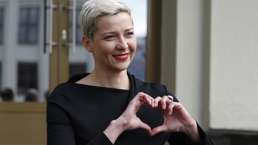 epa08545324 Maria Kolesnikova, a representative of opposition politician Victor Babariko makes a heart sign after Babariko was not registred as presidential candidate at the central election commissio ...