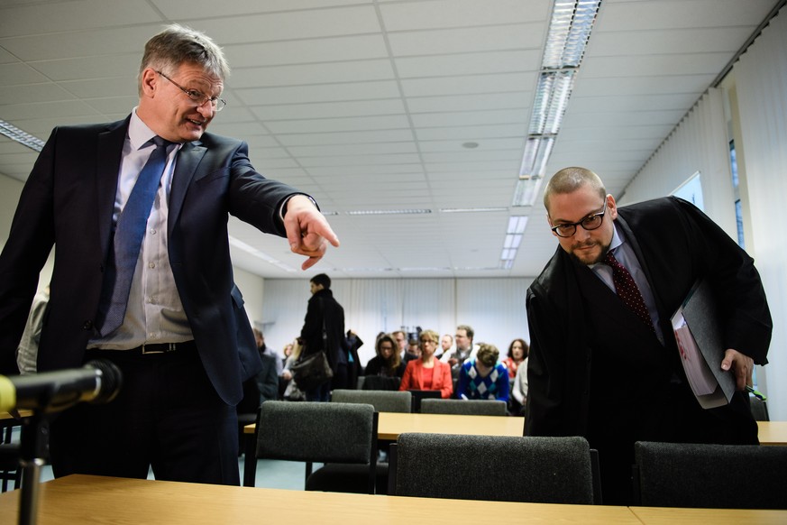 epa08113918 Alternative for Germany party (AfD) co-chairman Joerg Meuthen (L) gestures next to his lawyer Christian Conrad (R), in a courtroom of the administrative court in Berlin, Germany, 09 Januar ...