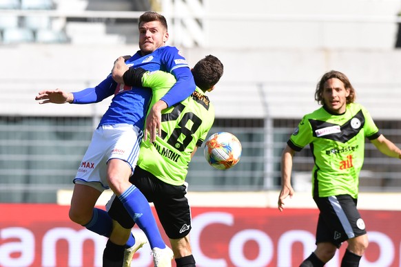 Lugano&#039;s player Fulvio Silmoni right, fight for the ball with Luzern&#039;s player Pascal Schuerpf left, during the Super League soccer match FC Lugano against FC Luzern, at the Cornaredo stadium ...