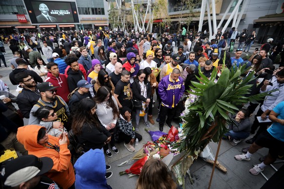 epaselect epa08168250 Los Angeles Lakers Kobe Bryant fans gather at LA Live across the street from Staples Center, home of the NBA Los Angeles Lakers in Los Angeles, California, USA, 26 January 2020.  ...