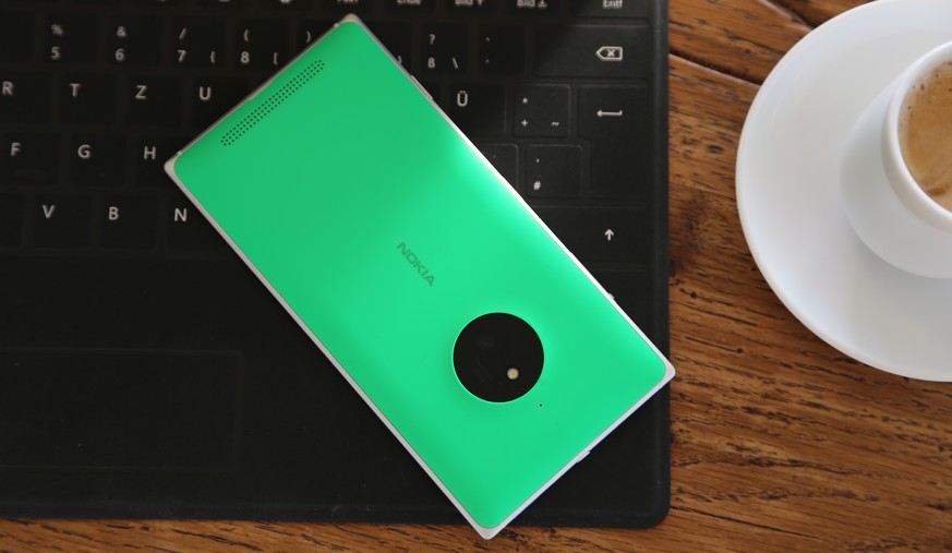 Unseren vollständigen Testbericht zum&nbsp;Nokia&nbsp;Lumia 830 (im Bild) findest du hier.