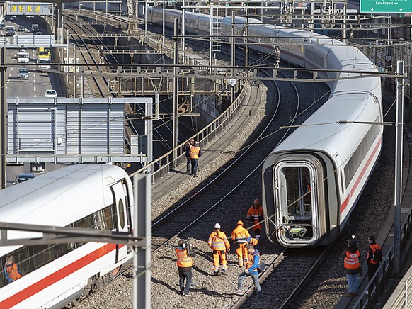 Der entgleiste ICE blockierte zeitweise zwei Geleise zwischen dem Badischen Bahnhof und dem Bahnhof SBB in Basel.