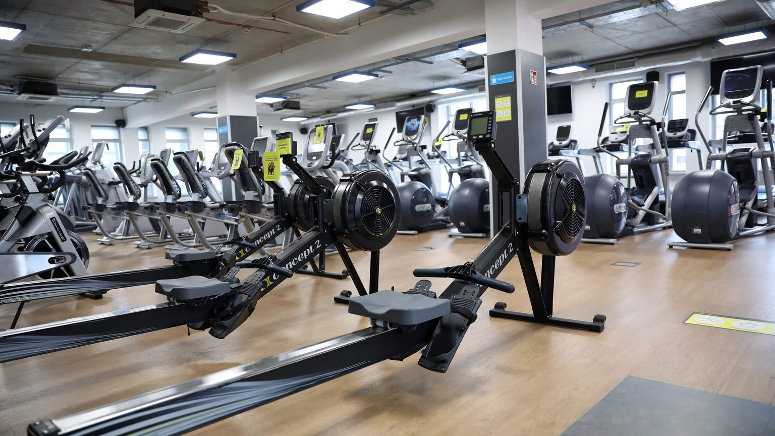 epa08932917 View of an empty fitness gym center closed due to coronavirus restrictions in Warsaw, Poland, 12 January 2021. Poland is under a nationwide quarantine from 28 December 2020 to 31 January 2 ...