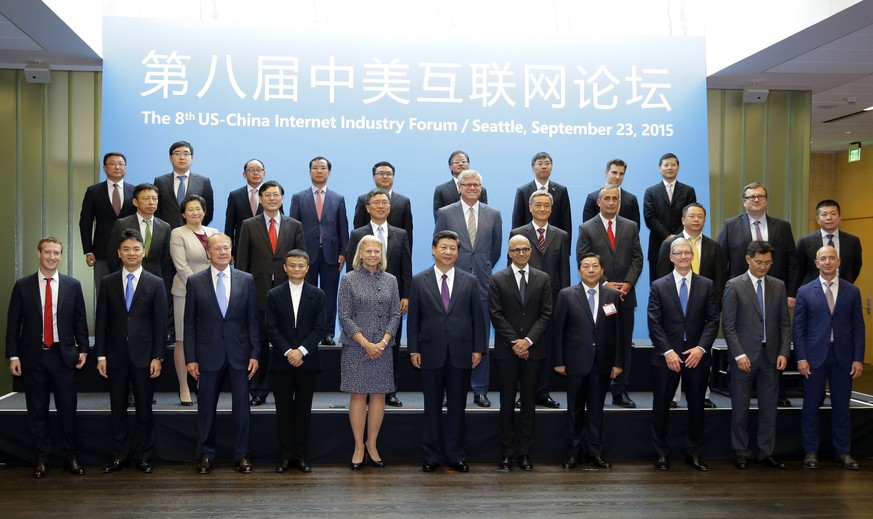 RETRANSMITTING TO ADD ALL NAMES - Chinese President Xi Jinping, front-row-center, poses for a photo with a group of CEOs and other executives at Microsoft&#039;s main campus in Redmond, Wash., Wednesd ...